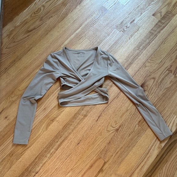 Crossover beige Sexy cross wrap top - Picture 2 of 2